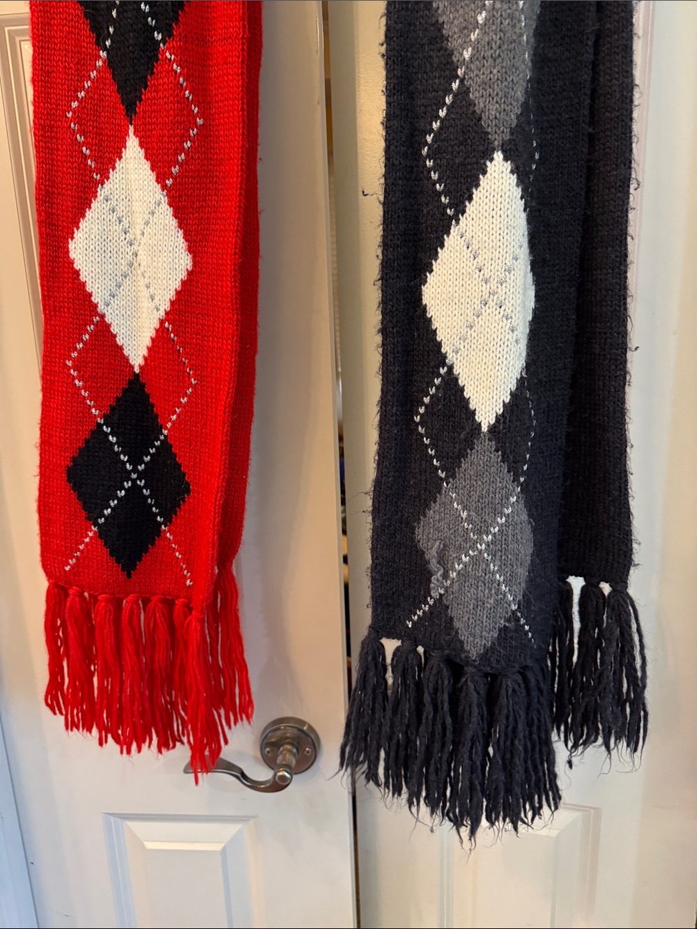 NY&Co Scarves - Black and Red bundle - Picture 9 of 9